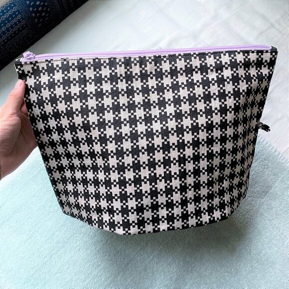 NWOT Baggu Go Pouch Large - Black & White Pixel Gingham - Picture 1 of 3